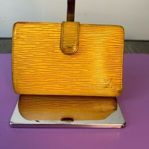 Louis Vuitton Epi KissLock Wallet